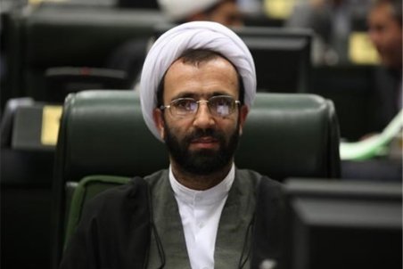 سلیمی:حضور نیافتن "روحانی" در مجلس استنکاف از قانون است