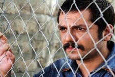 عباس غزالی: جلوی دوربین، خودم نیستم