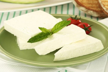 خواص و مضرات پنیر؛ طبع پنیر گرم است یا سرد؟