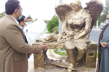 با همت شهرداری و شورای شهر از تندیس فرشتگان زمینی رونمایی شد