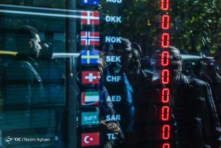 سوداگری با اجاره دلار، سود روزانه ۲۰۰ تا ۳۰۰ هزار تومانی دلالان!