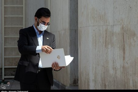 پاسخ آذری جهرمی به سوالی درباره کاندیداتوری در انتخابات ۱۴۰۰ :  تصمیمی نگرفته ام