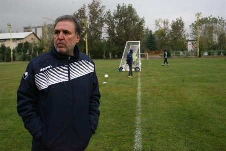 زرینچه: در جلسه با وزیر ورزش صحبتی درباره گزینه‌های سرمربیگری استقلال نشد