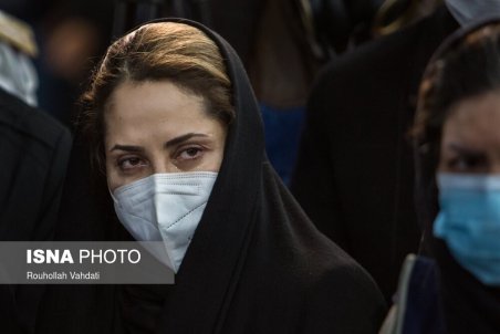 (تصاویر) همسر و فرزندان محمدرضا شجریان در مراسم وداع با پیکر استاد