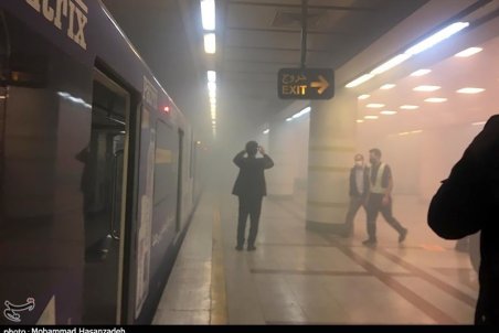 خروج دود از حدفاصل ایستگاه مترو ارم سبز و اکباتان/ انسداد تونل مترو + تصاویر