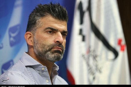 رضایی: در آستانه آغاز لیگ تیمی نصفه و نیمه داریم/ هنوز نمی‌دانم چند بازیکن دارم