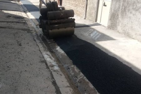 عملیات لکه گیری و ترمیم آسفالت معابر سطح شهر مشکین دشت