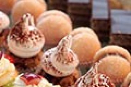 کمبود و گرانی مواد اولیه شیرینی‌فروشان