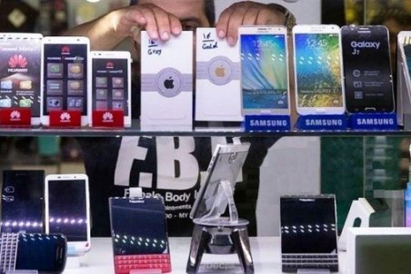 افزایش قیمت موبایل پابه‌پای دلار/ بعد از ظهرها گوشی گران‌تر می‌شود