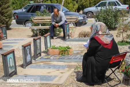 آرامستان باغ رضوان تعطیل نیست