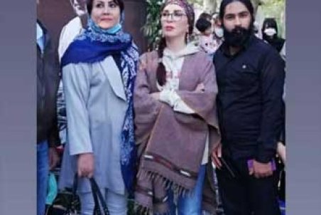 پوشش متفاوت افسانه بایگان بر سر مزار شجریان