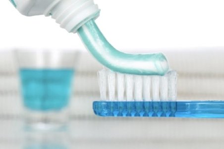 رقم نجومی خمیردندان را تکذیب می‌کنیم