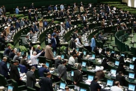 واکنش یک نماینده به بداخلاقی در مجلس: مردم،دعوا و درگیری و فحاشی را نمی خواهند