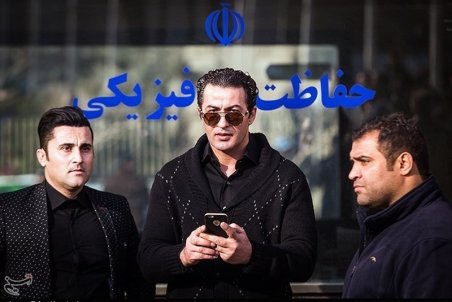 برومند: آقای سعادتمند! سکوت کن و دست از سر استقلال بردار