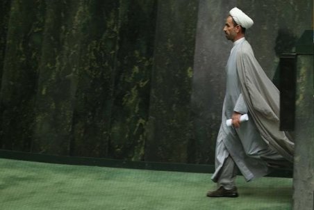 فلاحی: پشت صحنه تصمیم‌گیری بازار ارز و سکه دست دولت نیست