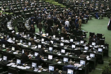 محمود زاده: در نظر گرفتن سن ۴۵ سال منطقی نیست