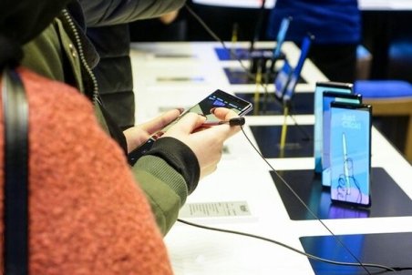 سایت‌ها و شبکه‌های مجازی؛ عامل گرانی تلفن همراه؟!