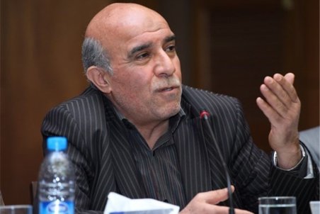 قیمت کارخانه‌ای خودرو با افت قیمت دلار کاهش نمی‌یابد چون خودروسازان در زیان هستند