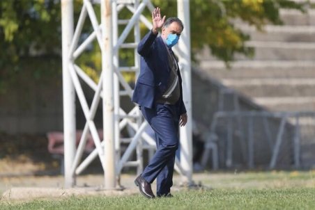 مددی: آقایی باید به قراردادش پایبند باشد