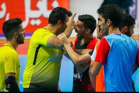 سنگ سفیدی: بگویید نمی‌توانیم مجوز فوتسال را بگیریم