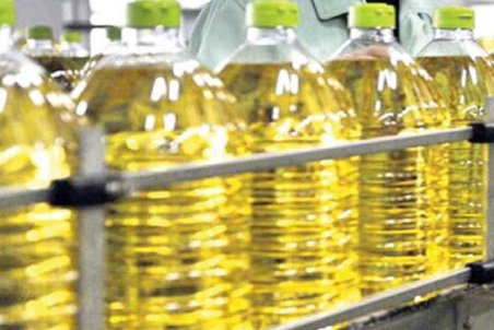 علت کمبود روغن در بازارهای روز اصفهان/ به افراد زیر ۲۰ سال روغن تعلق نمی‌گیرد