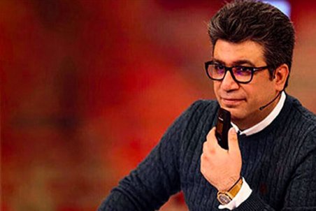 خوانندگی رضا رشیدپور از پشت گوشی تلفن برای امیر تاجیک + فیلم