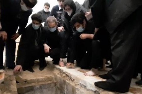 پیکر محمد خادم در جوار بارگاه امام رضا (ع) به خاک سپرده شد/عکس