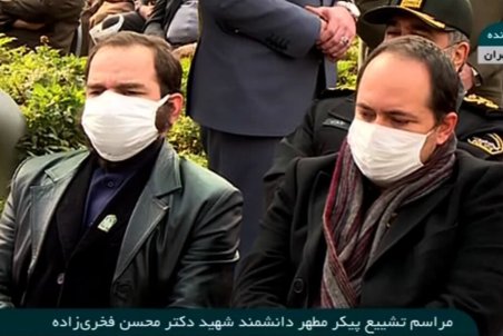 تصویری از فرزندان شهید فخری‌زاده در مراسم تشییع پدرشان