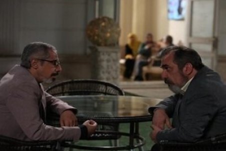 یک منتقد: حیفِ سیامک انصاری/ هر شبکه‌ای که می‌زنیم او را می‌بینیم