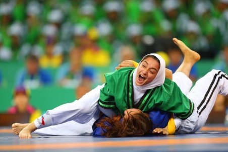 گلایه‌های دردناک دختر ملی پوش ایرانی: نمی‌توانم کنار خیابان دست‌فروشی کنم!