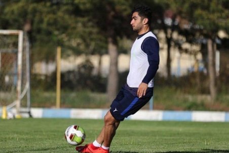 حسینی: ذوب‌آهن با یک برد روی غلتک می‌افتد
