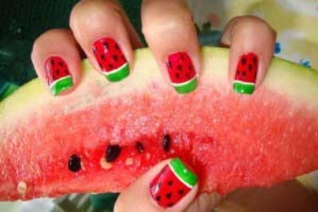 طراحی های زیبای ناخن مخصوص شب یلدا