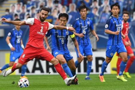 فنونی‌زاده: پرسپولیس می‌توانست بعد از گل دوم اولسان با ۳ دفاع بازی کند