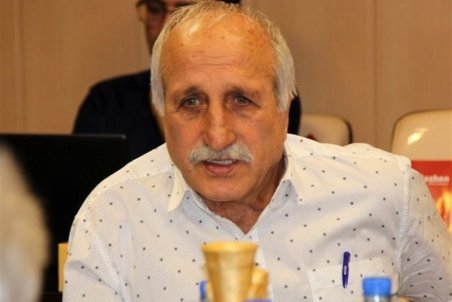 برزگر: تجهیزات خودمان را نتوانستیم حفظ کنیم/ چرا سقف سالن آزادی چکه می‌کند؟!