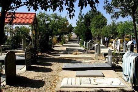 درهای ورودی باغ‌رضوان همچنان بسته است/استمرار محدودیت های کرونایی در آرامستان ها