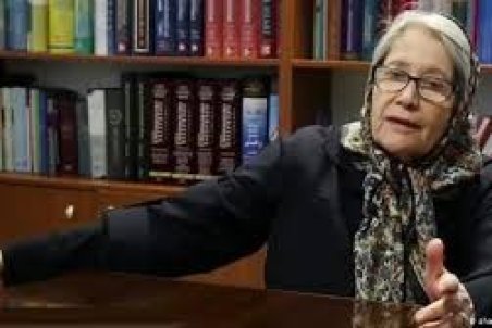 مینو محرز: به خرید واکسن خارجی نیاز داریم