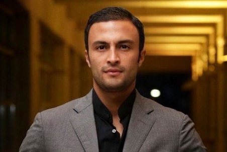 ﻿ انتشار نخستین عکس از فیلم «قهرمان»/ امیر جدیدی با چهره‌ای جدید در کنار اصغر فرهادی