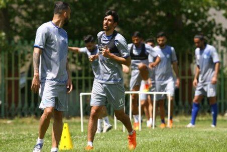 تبریزی با پول کم در استقلال نمی‌ماند/ مهاجم مصدوم آبی‌ها منتظر تعیین تکلیف