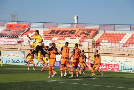 حیدررضایی: چرا داور با فشار نیمکت سپاهان نظرش را عوض کرد؟