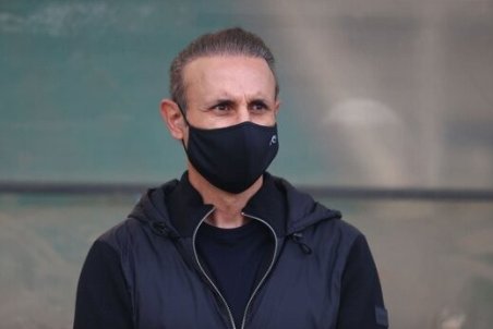 یحیی مدال نقره آسیا را به یک هوادار داد/عکس