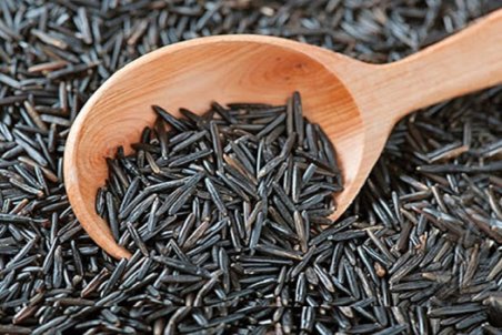 از جلوگیری از پیری تا تنظیم قند خون؛ خواص شگفت انگیز برنج سیاه