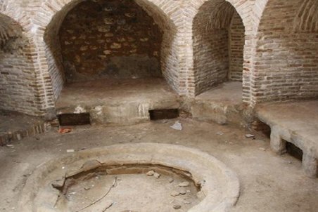 حمام تاریخی شازند در معرض نابودی + فیلم