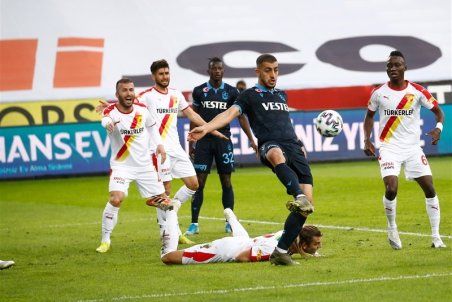 عدم پاسخ مثبت حسینی به پیشنهاد ترابزون‌اسپور