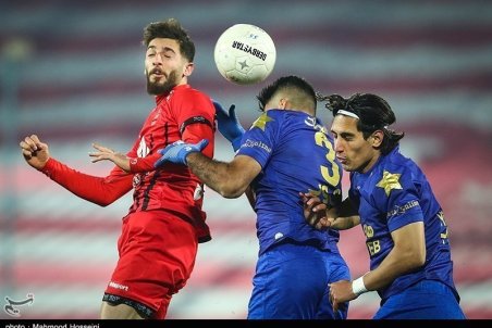 طاهری: پرسپولیس در نیمه اول غافلگیر شد، استقلال در ۴۵ دقیقه دوم