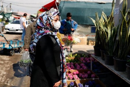 نبض بازار گل فروشان به شماره افتاد/ هجوم کرونا به جان گل‌ها