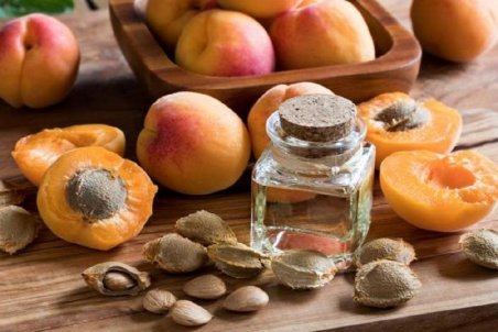 ۷ راز زیبایی که در روغن هسته زردآلو نهفته است