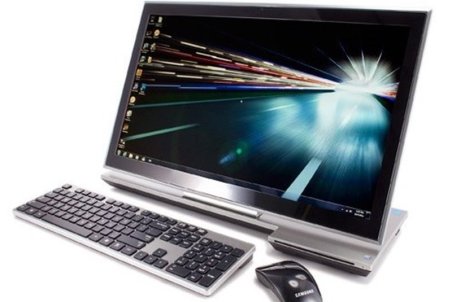 توقف بازار خرید و فروش رایانه در اصفهان / منتظر کاهش قیمت و رفتار بازار ارز هستیم