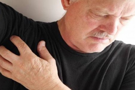 درد زیر بغل نشانه ابتلا به کدام بیماری‌هاست؟