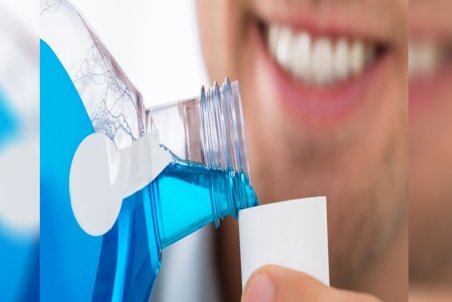 رفع بوی بد دهان با ۷ راهکار خانگی موثر