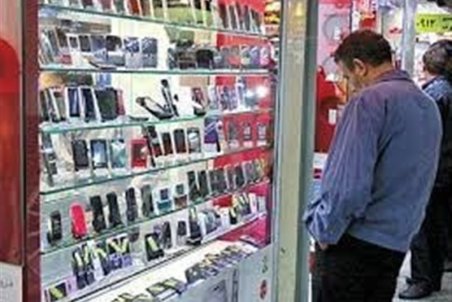 بازار موبایل بیرجند در روزهای سراشیبی/ کاهش ۵ تا ۲۰ درصدی قیمت تلفن همراه